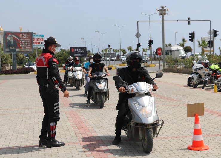 Jandarmadan Motokuryelere Güvenli Sürüş Eğitimi