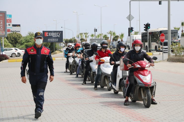 Jandarmadan Motokuryelere Güvenli Sürüş Eğitimi