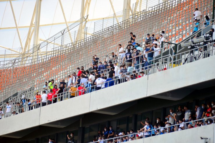 Adana Demirsporlu Taraftarlar 'tam Kapanma' Dinlemedi; Stada Akın Ettiler