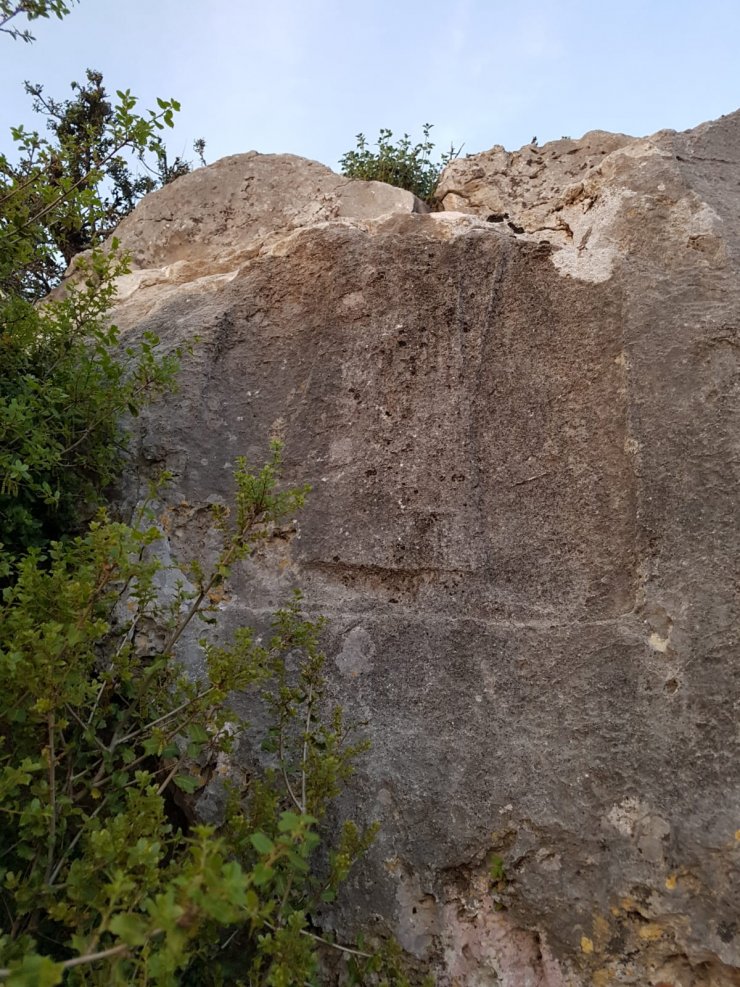 Adana'da Tarihi Rölyef Ve Tapınağa Zarar Verildi