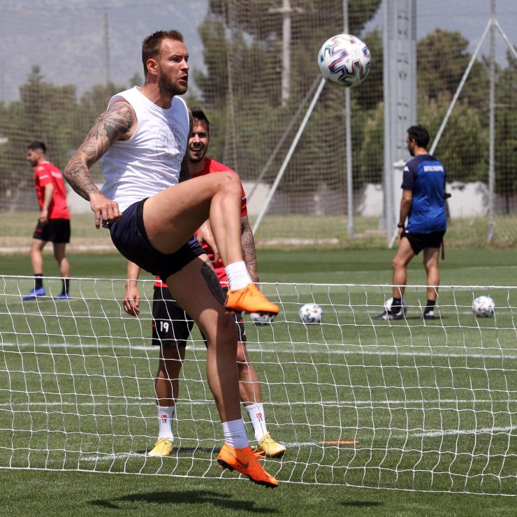 Antalyaspor, Göztepe'yi Yenerek Küme Düşme Korkusunu Yaşamak İstemiyor