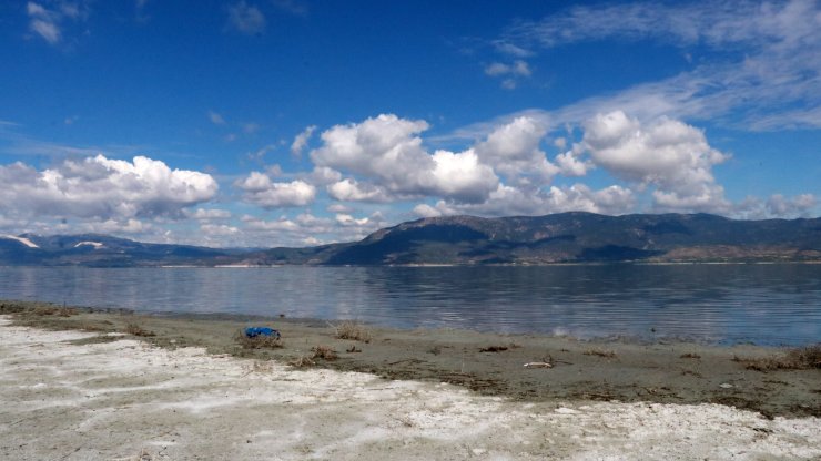 Burdur Gölü'nün Kuruyan Alanlarından, Yılda 2 Bin Ton Zararlı Toz Etrafa Saçılıyor