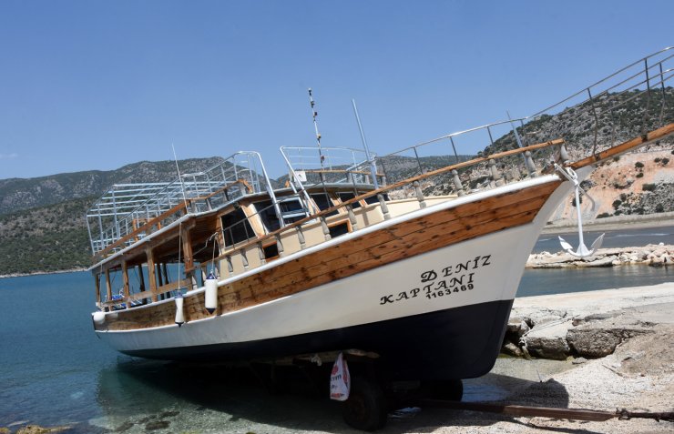 Yatlar Akdeniz'in Mavi Sularıyla Buluştu; Ukraynalı Turistler Kekova Turunda