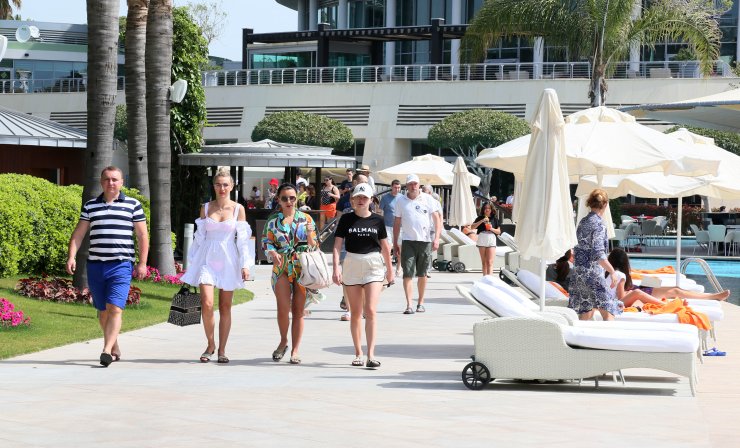 Antalya, Tam Kapanmada 100 Bin Turist Ağırlıyor