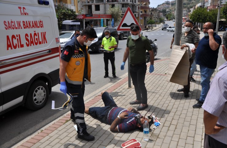 Arı Soktu; Motosikletle Hastaneye Giderken Kaldırıma Çarptı