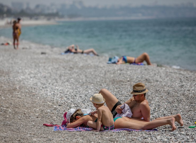 Konyaaltı Sahili, Tam Kapanmada Turiste Kaldı