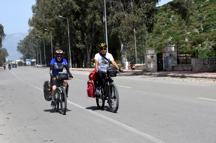 İranlı Bisikletlilerden Türkiye'de 450 Kilometre Hedefi