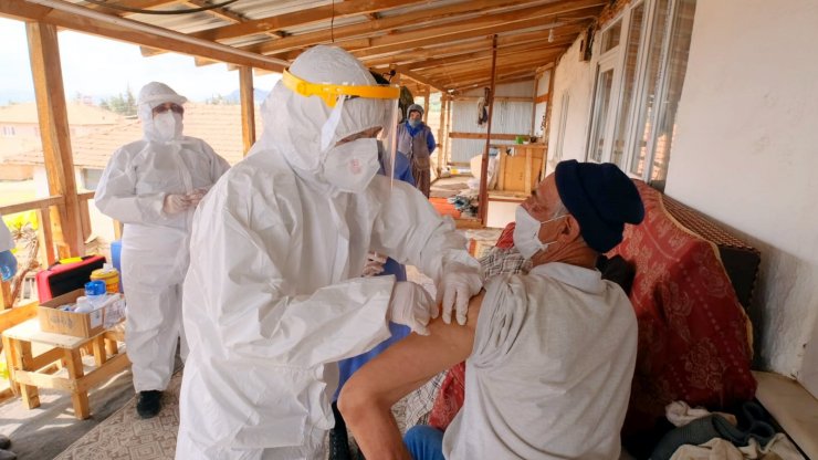 Burdur'da 112 Bin 961 Doz Aşı Uygulandı