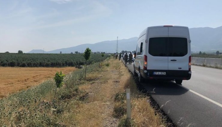 Hatay'da Minibüs, Şarampole Devrildi: 3 Asker Yaralı