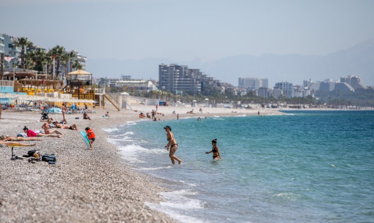 Kısıtlamadan Muaf Turistler Denizin Keyfini Çıkardı