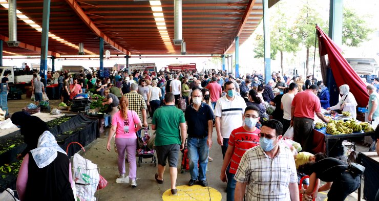 Adana'da Semt Pazarlarına Akın Oldu, Tedbirler Hiçe Sayıldı