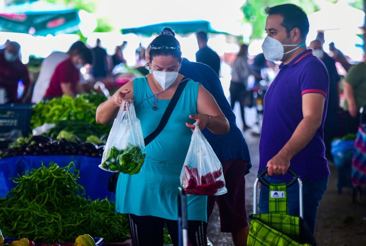 Antalya Pazarlarında Alışveriş Hareketliliği