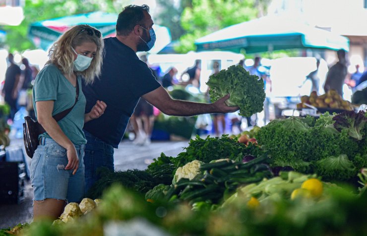 Antalya Pazarlarında Alışveriş Hareketliliği