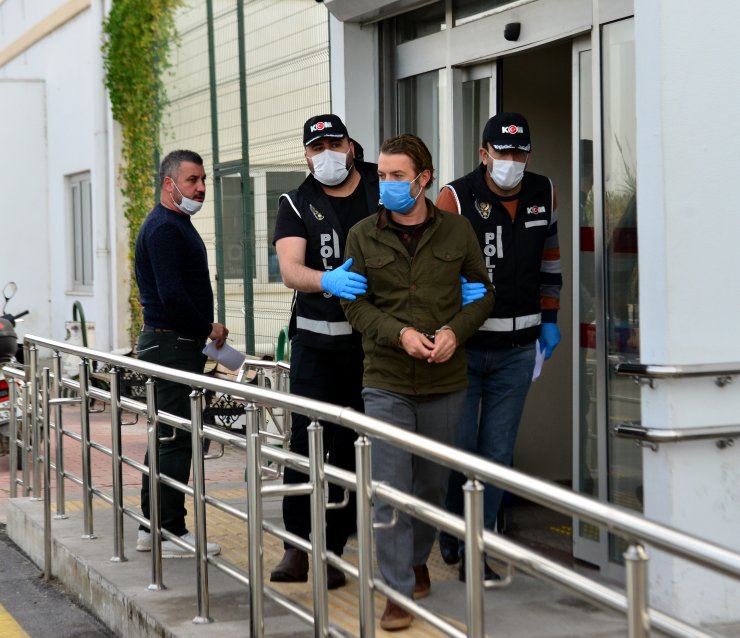 Ceyhan’da 'rüşvet' Ve 'irtikap' İddiasıyla Yargılanan Eski Belediye Başkanına Ev Hapsi Cezası
