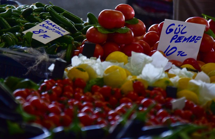 Kilosu 60 Kuruşa Düşen Salatalık, Pazarda 8 Liradan Alıcı Buldu