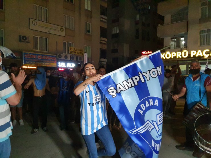 26 Yıl Sonra Süper Lig'e Yükselen Adana Demirspor Taraftarları, Şampiyonluğu Kutladı