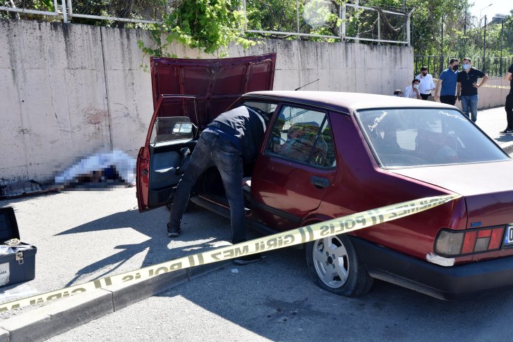 Kaldırımda Otururken, Lastiği Patlayan Otomobilin Çarpmasıyla Öldü