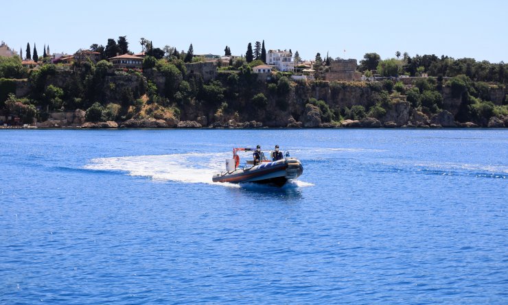 Kısıtlamadan Muaf Turistlere, Denizden 2 Dilde Koronavirüs Uyarısı