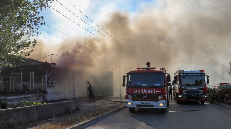 Minibüsleri Kurtarmak İsterken Oluşan Yanıkların Acısını Dere Suyuyla Dindirdi