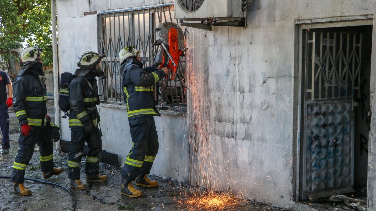 Minibüsleri Kurtarmak İsterken Oluşan Yanıkların Acısını Dere Suyuyla Dindirdi