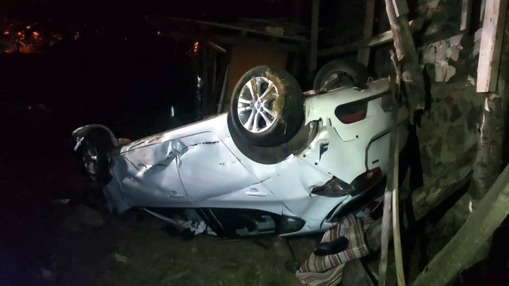 Takla Atan Otomobildeki 1 Kişi Öldü, 2 Kişi Yaralandı