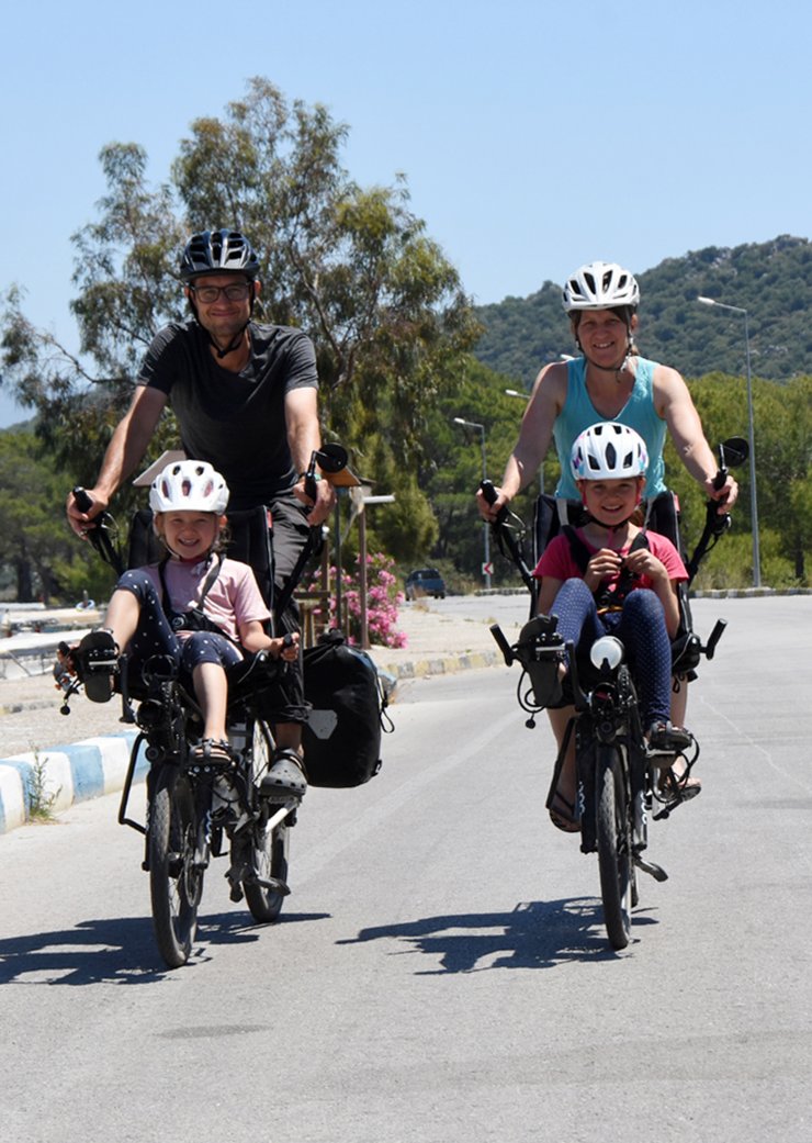 4 Kişilik İsviçreli Aile, 2 Bisikletle Türkiye'yi Geziyor