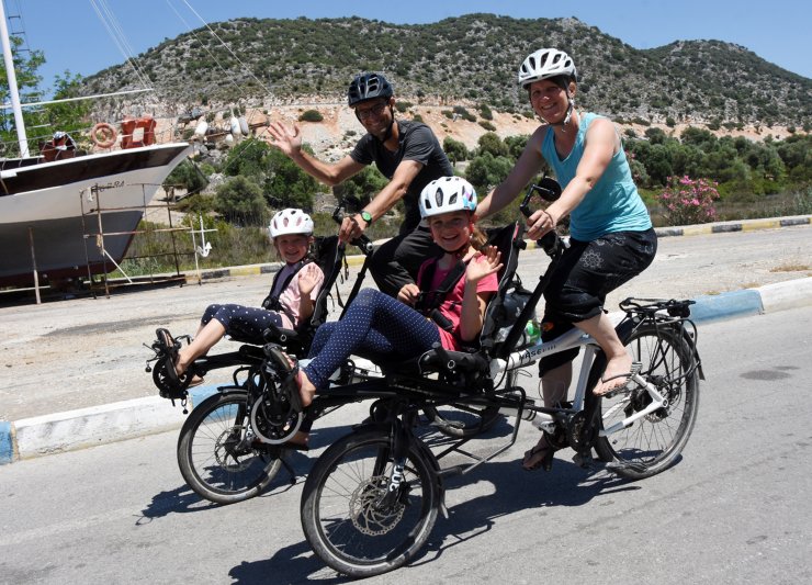 4 Kişilik İsviçreli Aile, 2 Bisikletle Türkiye'yi Geziyor