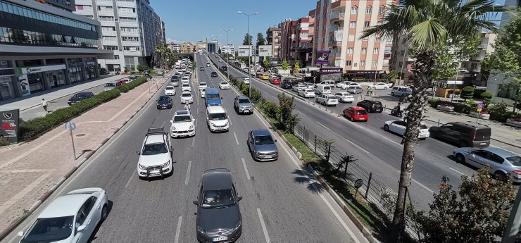 Antalya'da Tam Kapanma Sonrası Trafik Kilitlendi
