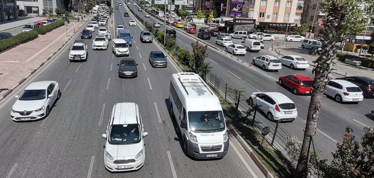 Antalya'da Tam Kapanma Sonrası Trafik Kilitlendi
