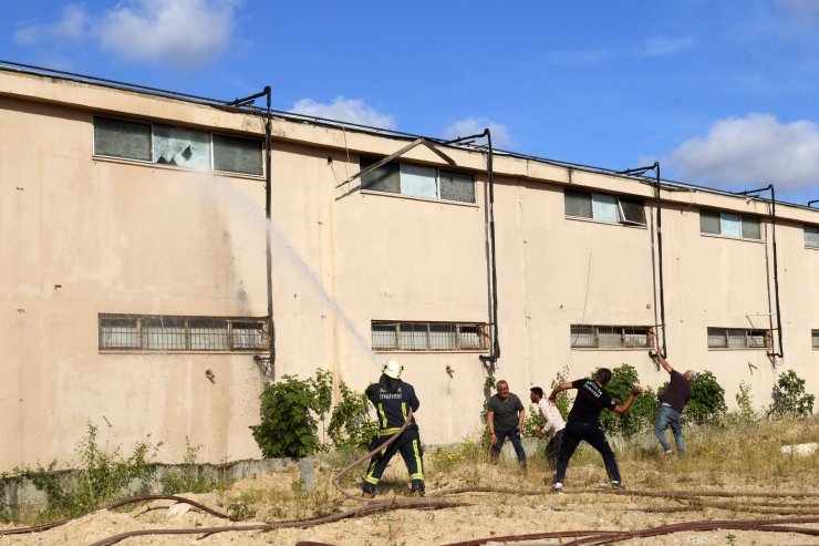 Antalya'da Otel Ekipmanları Satan Firmanın Deposunda Korkutan Yangın