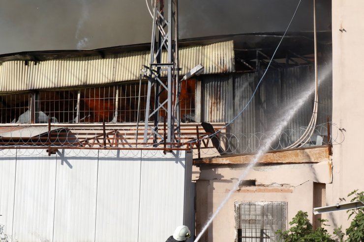 Antalya'da Otel Ekipmanları Satan Firmanın Deposunda Korkutan Yangın