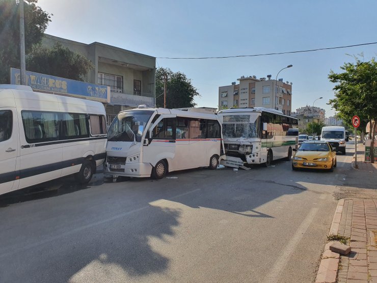 5 Araçlı Zincirleme Kazada 2 Yaralı