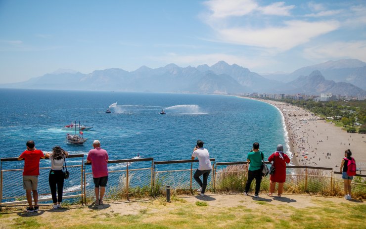 Antalya Açıklarında Deniz Araçlarıyla '19 Mayıs' Gösterisi