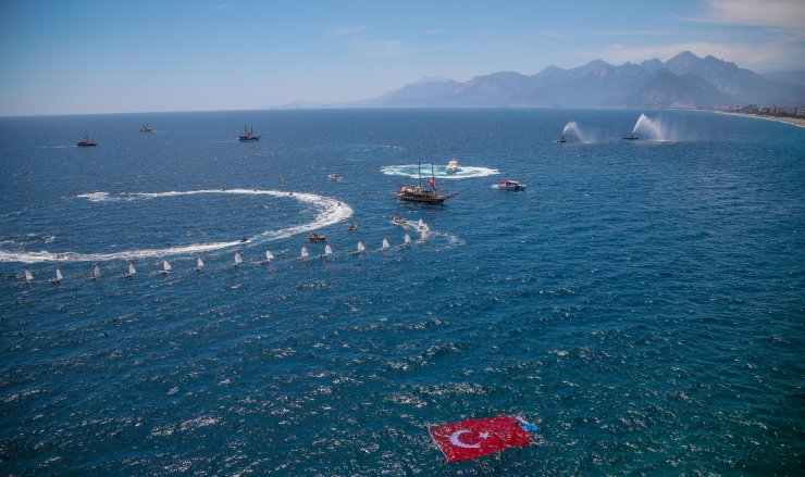 Antalya Açıklarında Deniz Araçlarıyla '19 Mayıs' Gösterisi