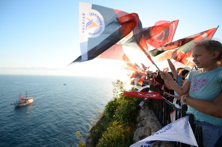 Antalya’da Denizde Ve Karada İstiklal Marşı Okundu