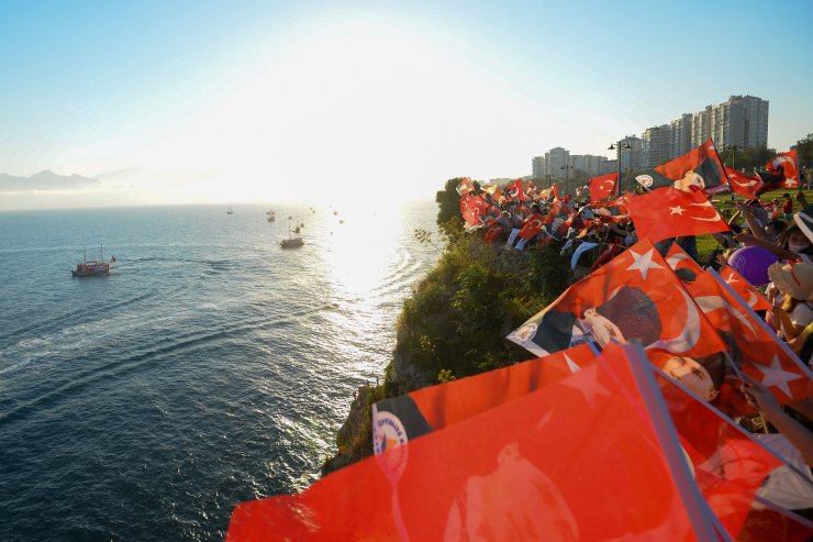 Antalya’da Denizde Ve Karada İstiklal Marşı Okundu