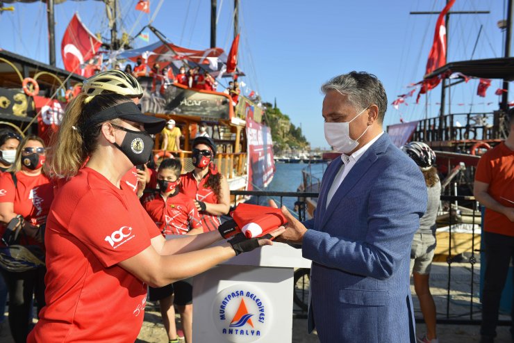 Antalya’da Denizde Ve Karada İstiklal Marşı Okundu