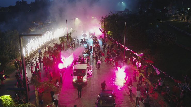 Antalya’da Renkli Mobil Fener Alayı