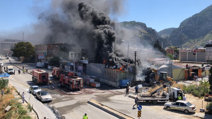 Hatay'da İzolasyon Ve Dekorasyon Atölyesinde Yangın