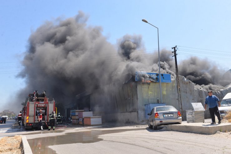 Hatay'da İzolasyon Ve Dekorasyon Atölyesinde Yangın (2)