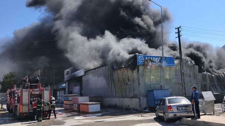 Hatay'da İzolasyon Ve Dekorasyon Atölyesinde Yangın