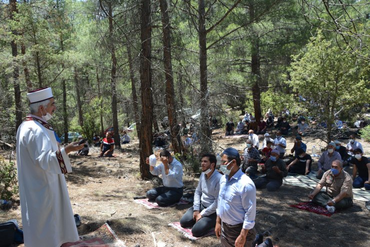 Antalya'da Mahalleli Yağmur Duasına Çıktı