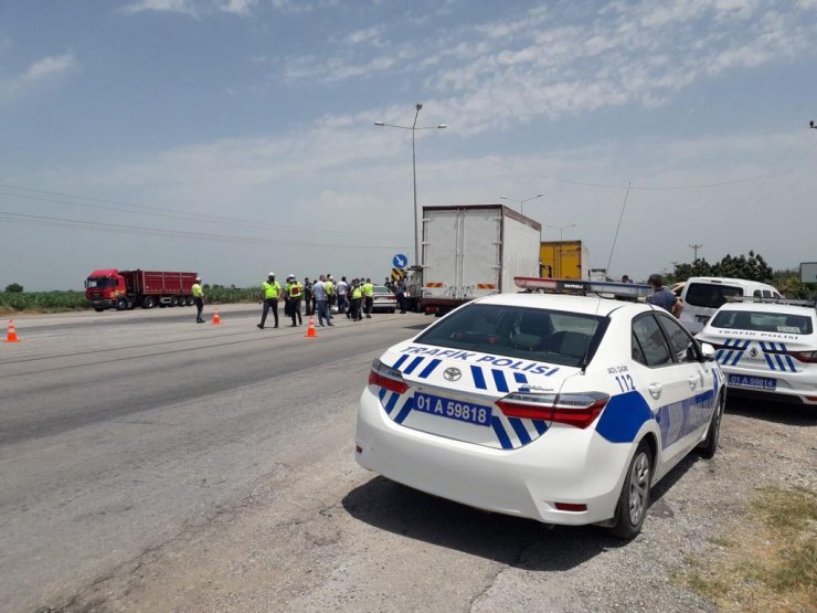 Adana'da Otomobil İle Kamyonet Çarpıştı: 1 Ölü, 3 Yaralı