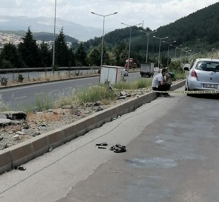 Boşanma Aşamasındaki Eşinin Amcasını Tabancayla, Kayınbiraderini De Darbederek Yaraladı