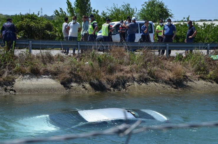 Sulama Kanalına Uçan Otomobilin Sürücüsü Yaralandı