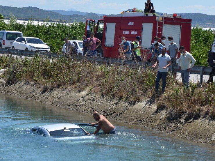 Sulama Kanalına Uçan Otomobilin Sürücüsü Yaralandı