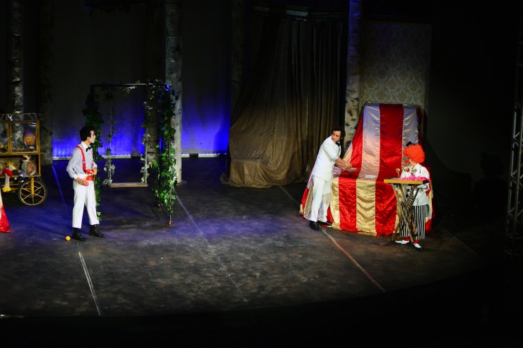 22'nci Devlet Tiyatroları-sabancı Uluslararası Adana Tiyatro Festivali Perdelerini Açtı
