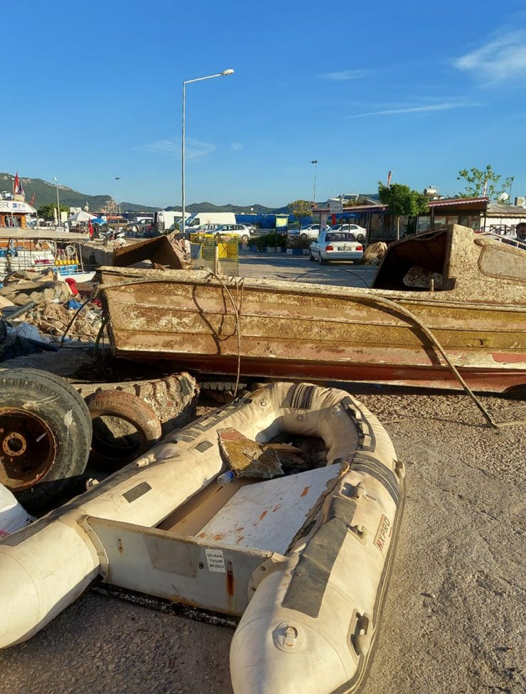 Kaş'ta Deniz Dibi Temizliğinde Çıkan Atıklar Şaşırttı